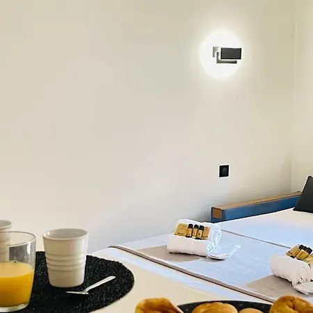 Les Bains Yourhosthelper Appartement Saint-Raphaël