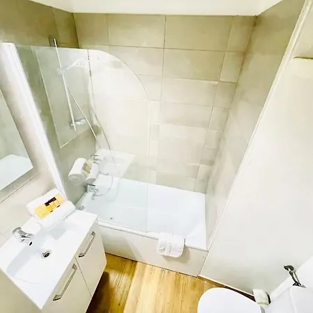 Les Bains Yourhosthelper Apartamento *